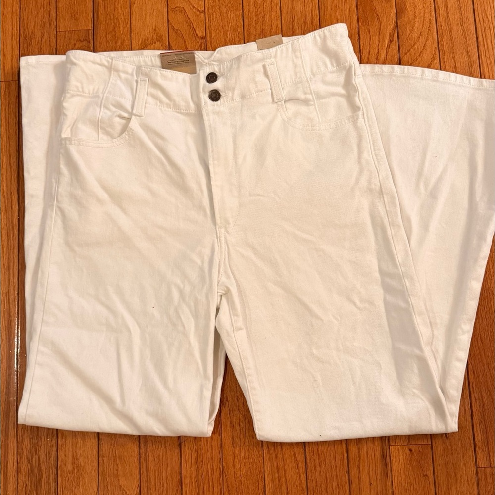 Levi's Ribcage Bell White Pants